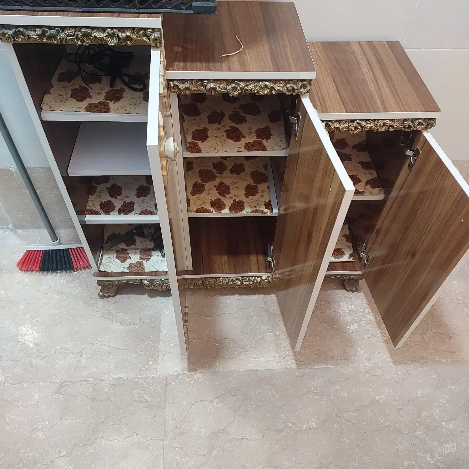 جاکفشی|جاکفشی، کمد، دراور|ماکو, |دیوار