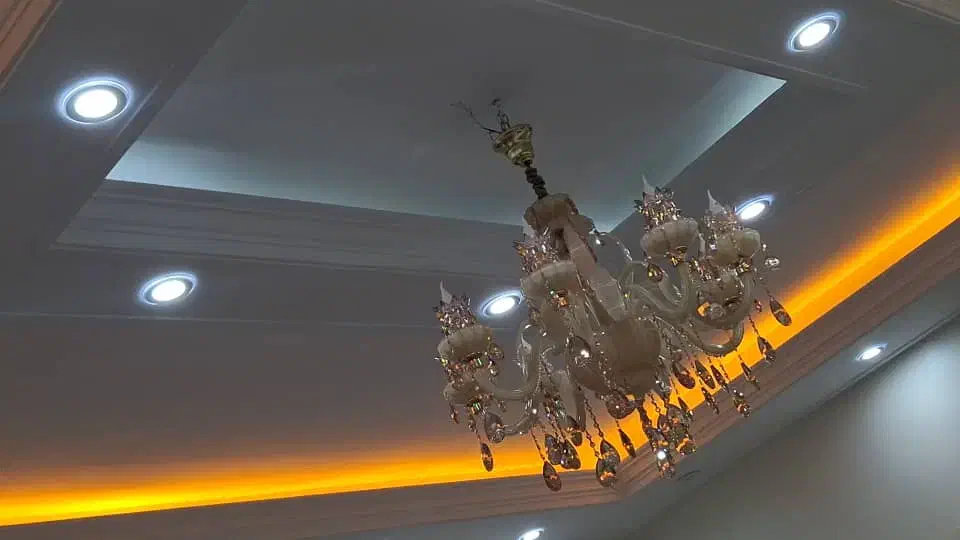 لوستر سالم و شیک|لوستر و چراغ آویز|اسلام‌شهر, شهرک قائمیه|دیوار