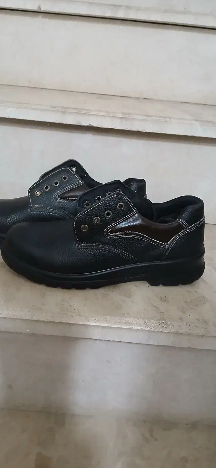 کفش کار پنجه اهنی سایز ۴۲|کیف، کفش، کمربند|رشت, کوی حسینی|دیوار