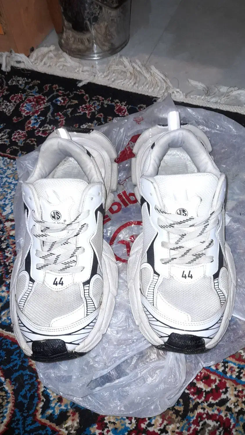 کفش بالنسیاگا|کیف، کفش، کمربند|اهواز, کمپلو جنوبی|دیوار