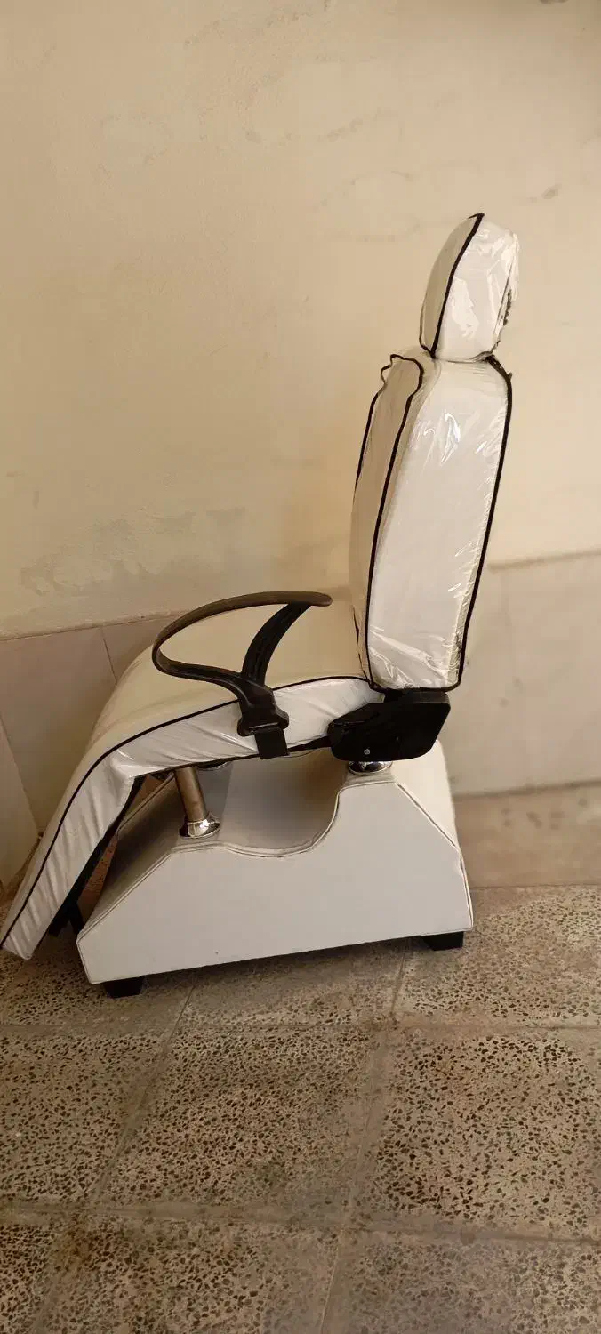 صندلی آرایشگاه|آرایشگاه و سالن‌های زیبایی|رودسر, |دیوار