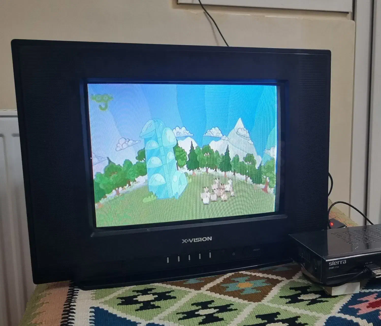 تلویزیون ۱۴ اینچ ایکس ویژن صفحه تخت سالم|تلویزیون و پروژکتور|محمدشهر, همایون ویلا|دیوار