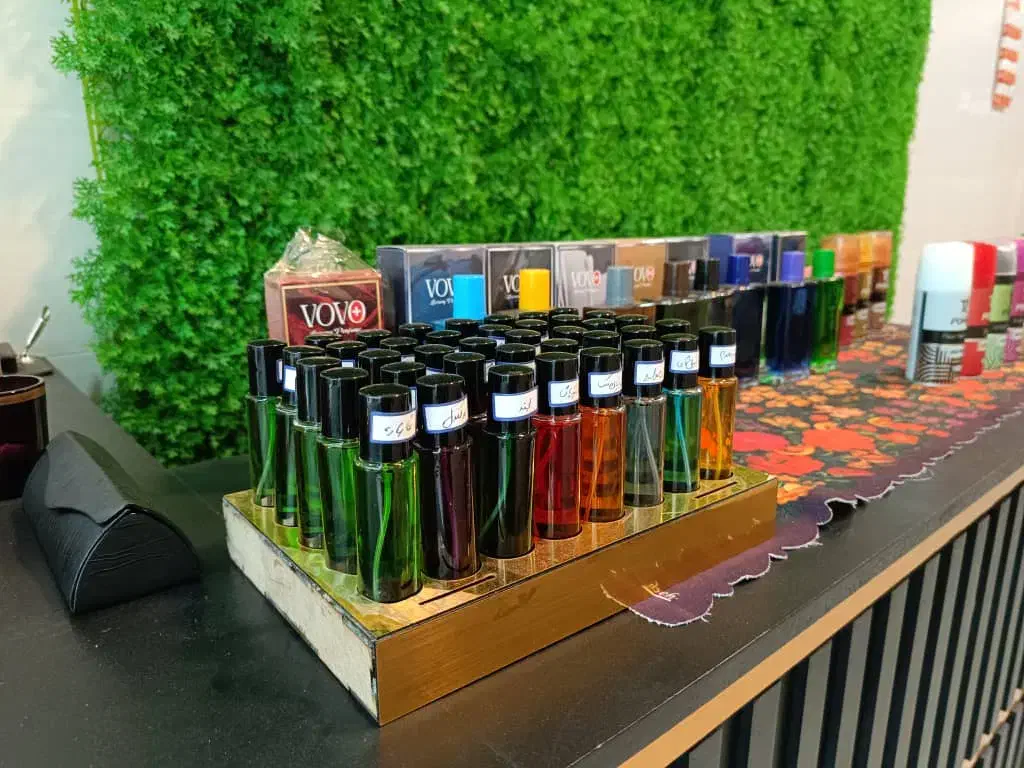 عطر و ادکلن|آرایشی، بهداشتی، درمانی|لاهیجان, انقلاب|دیوار