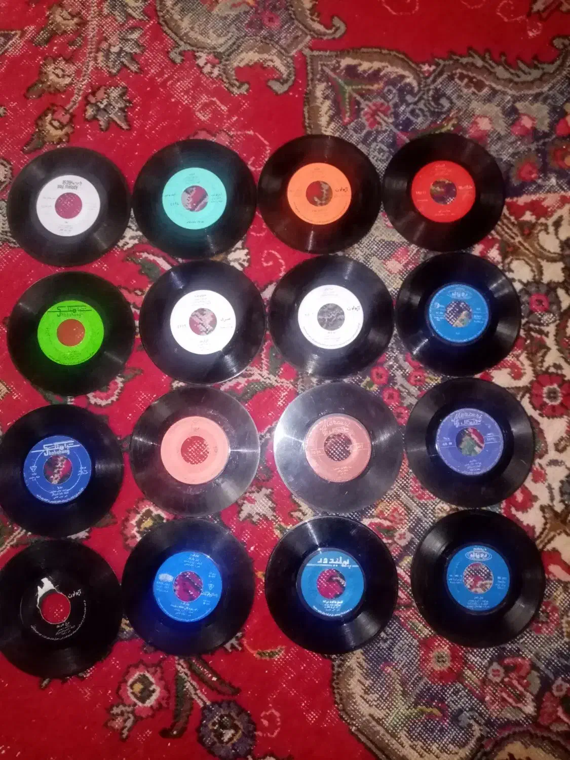 صفحه گرام و نوار کاست قدیمی|کلکسیون اشیاء عتیقه|تهران, آسمان|دیوار