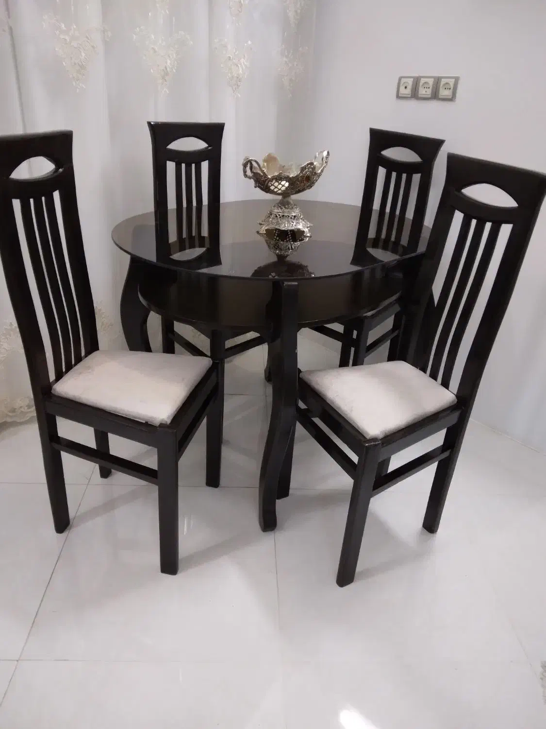 میز نهارخوری ۴ نفره تمیز وسالم(درحدنو)|میز و صندلی غذاخوری|مشهد, توس (بلوار توس)|دیوار