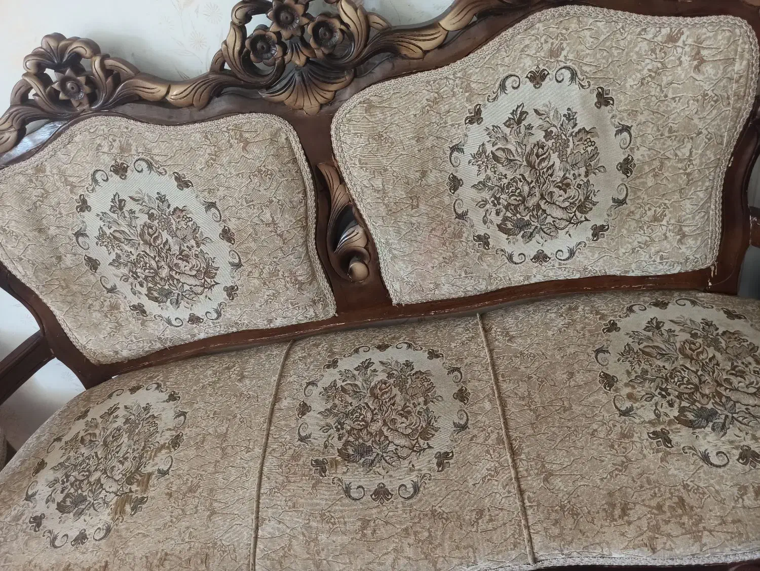 مبل هشت نفره جنس چوب درجه یک قدیمی|مبلمان خانگی و میز عسلی|دالاهو, |دیوار