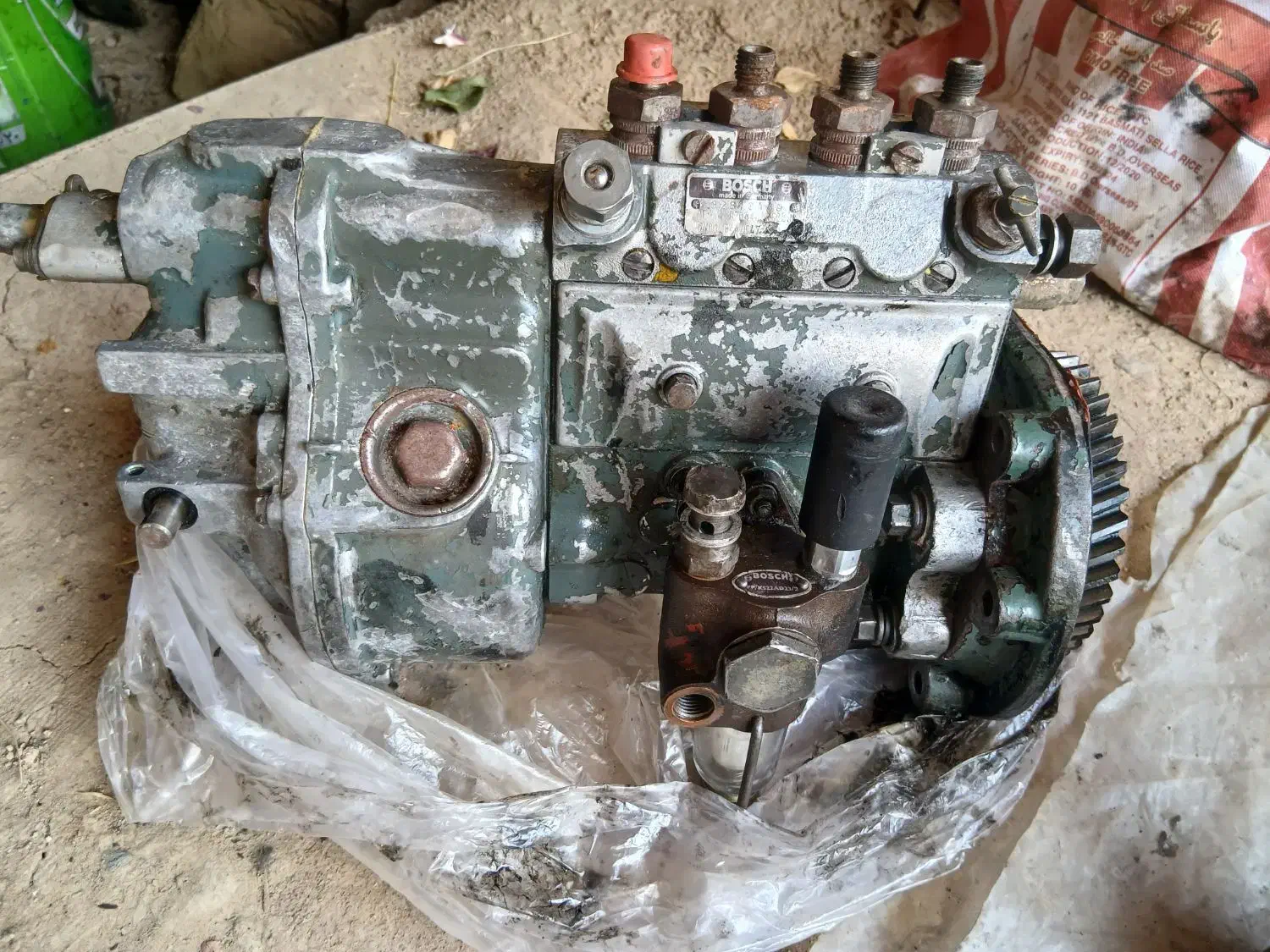 تعدادی لوازم یدکی بنز خاور|قطعات یدکی و لوازم جانبی|همدان, |دیوار