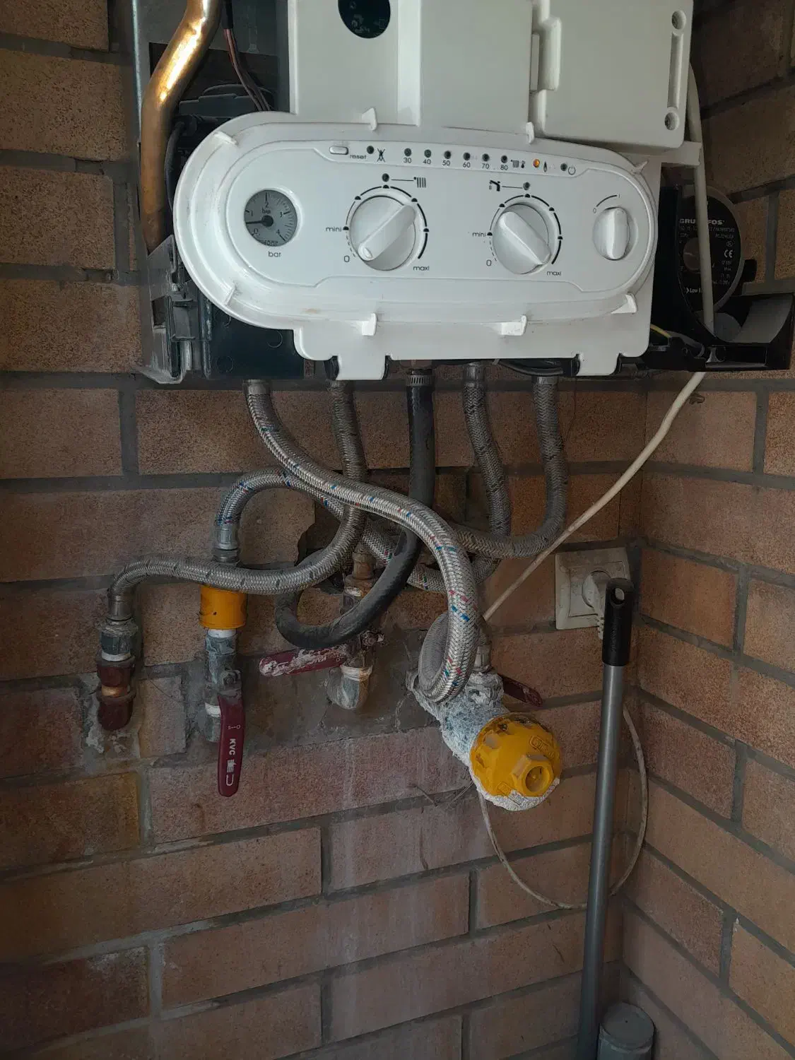 سرویس انواع پکیج های ایرانی و خارجی|خدمات پیشه و مهارت|اصفهان, گلزار|دیوار