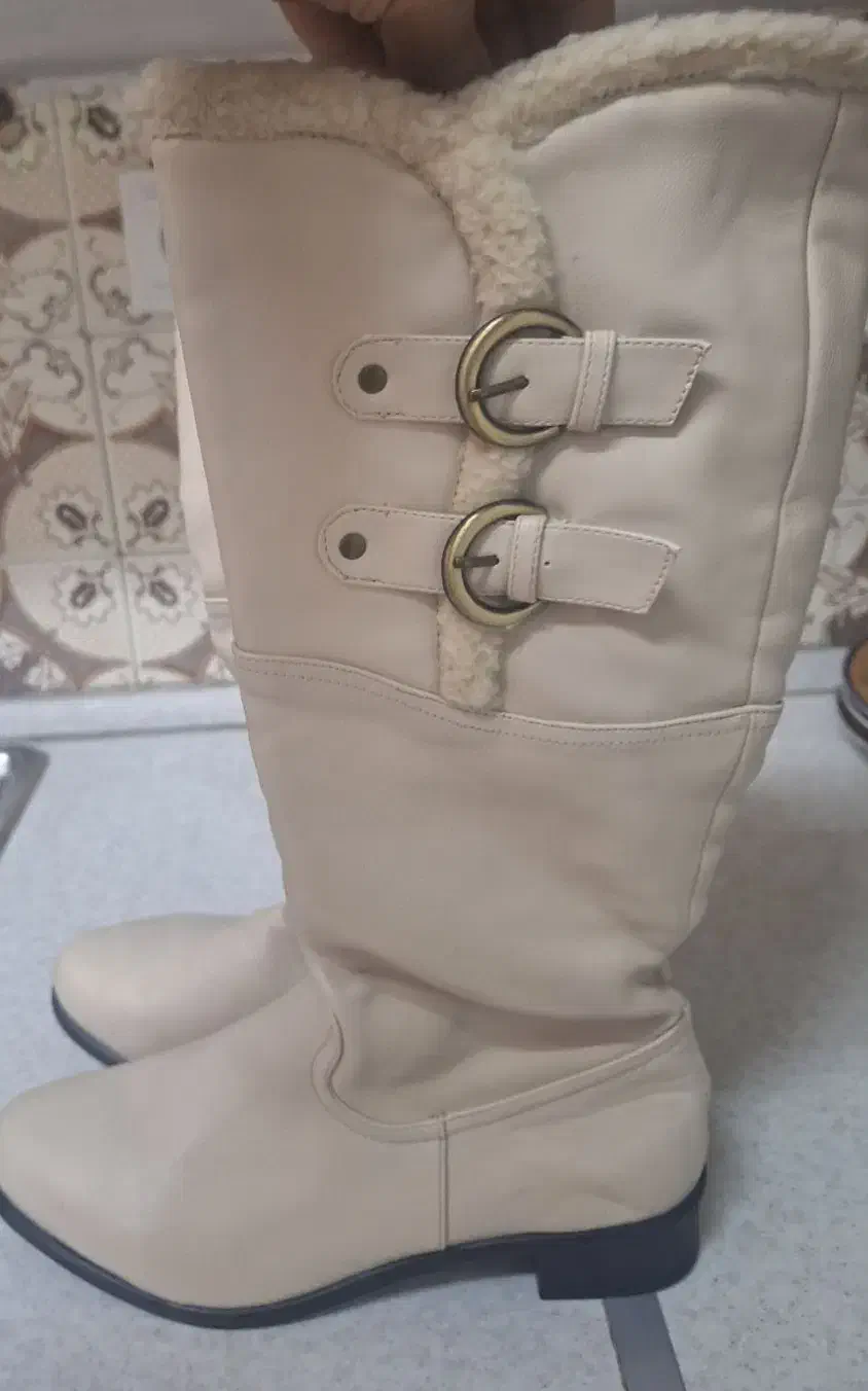 پوتین و کفش و پامر و کاپشن و مانتو در حد خیلی نو|لباس|تهران, سلیمانی|دیوار