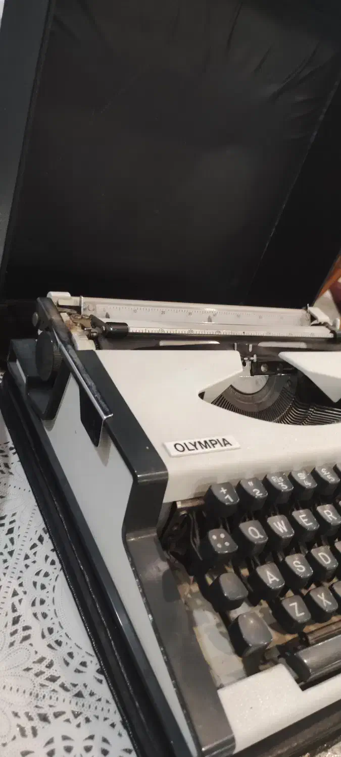 ماشین تایپ عتیقه|کلکسیون اشیاء عتیقه|شاهین‌شهر, فدک|دیوار