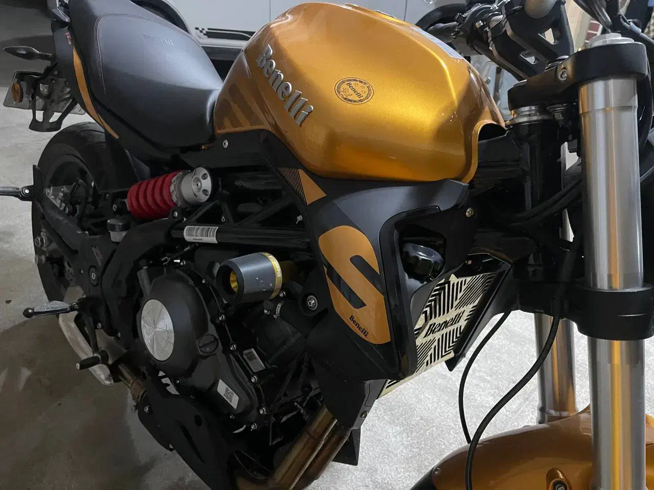 بنلی 250 طلایی کمتر از 1000 کیلومتر|موتورسیکلت|خرمآباد, |دیوار