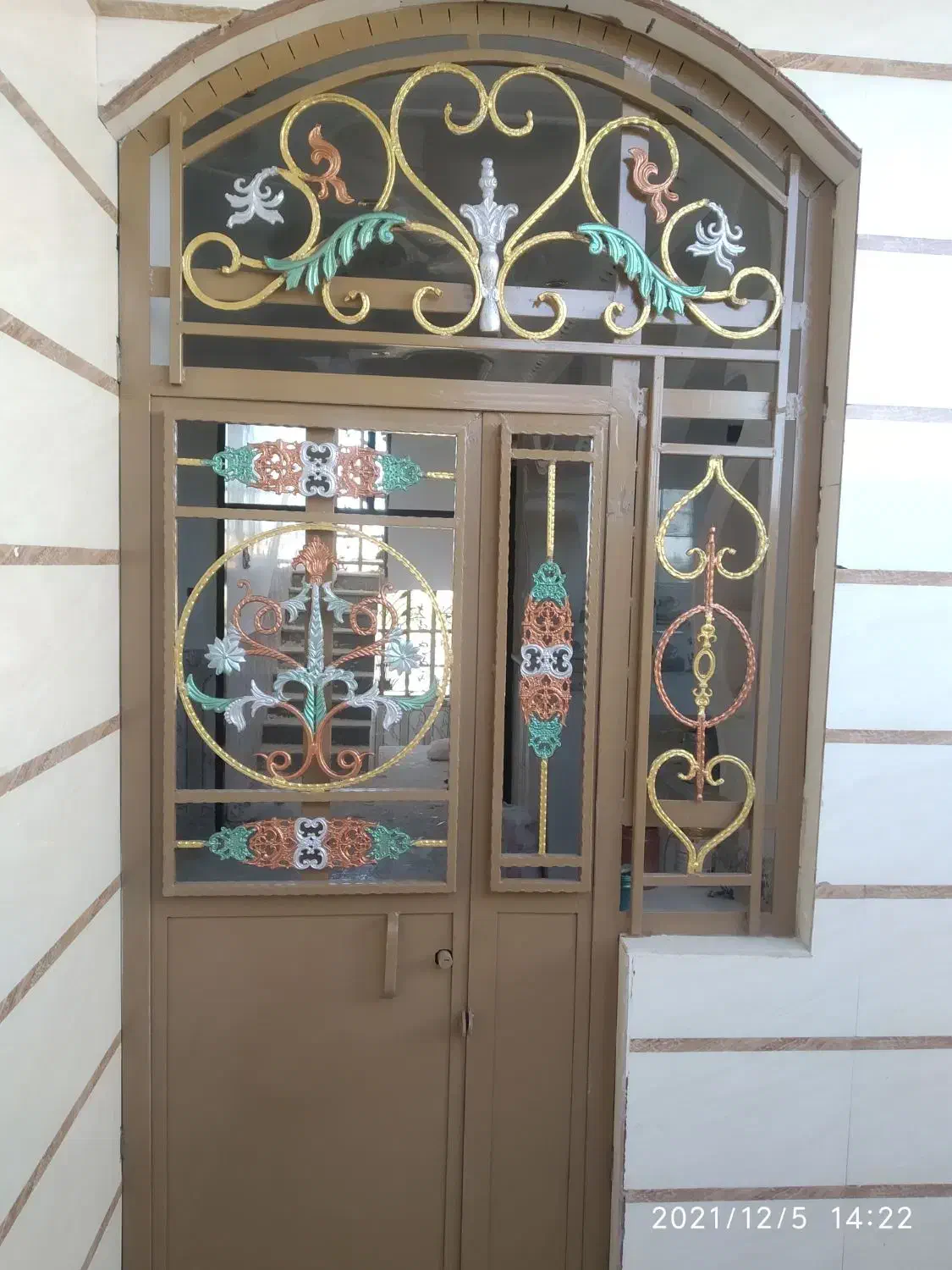 رنگ امیزی درب وپنجره انجام میشود|خدمات پیشه و مهارت|سراوان, |دیوار