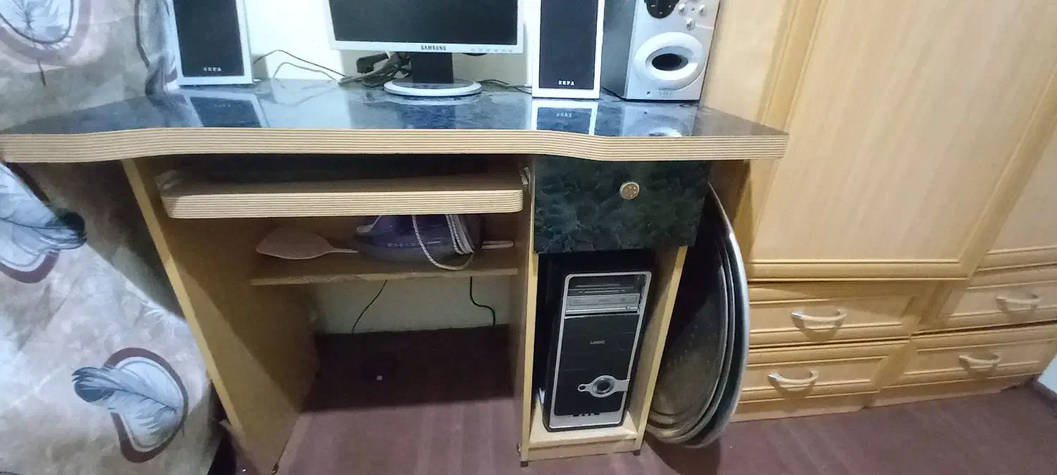 کامپیوتر ومیز|میز تحریر و کامپیوتر|تهران, خاک سفید|دیوار