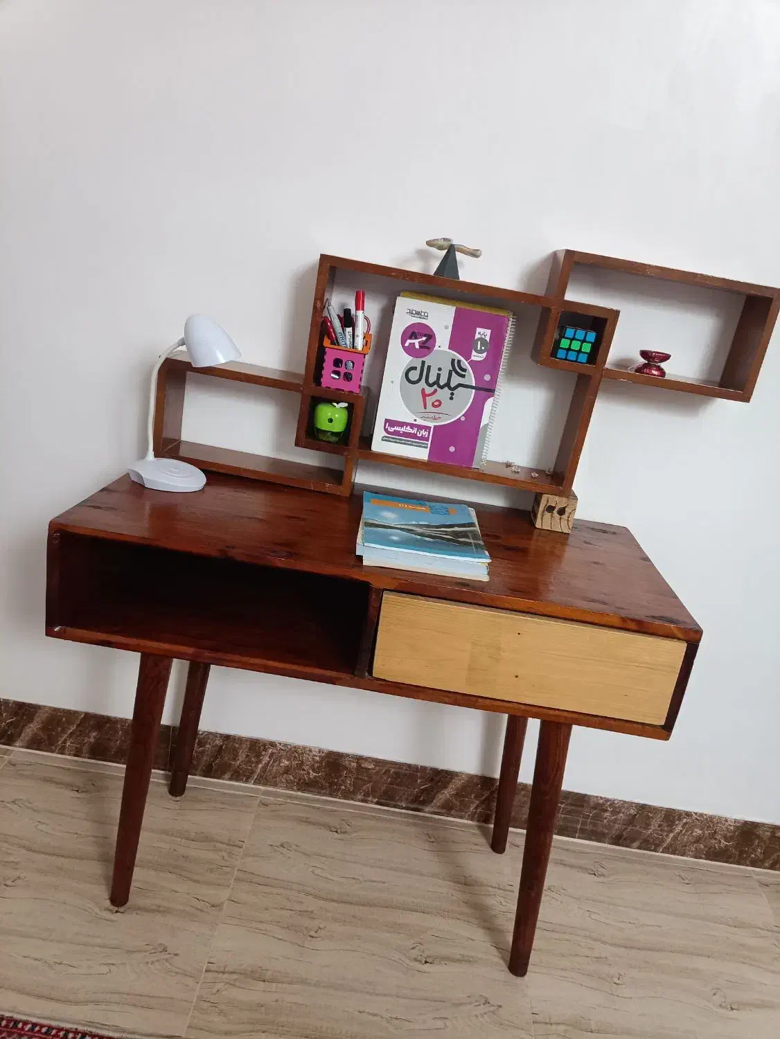 میز تحریر|میز تحریر و کامپیوتر|شیراز, چشمه سید صفری|دیوار