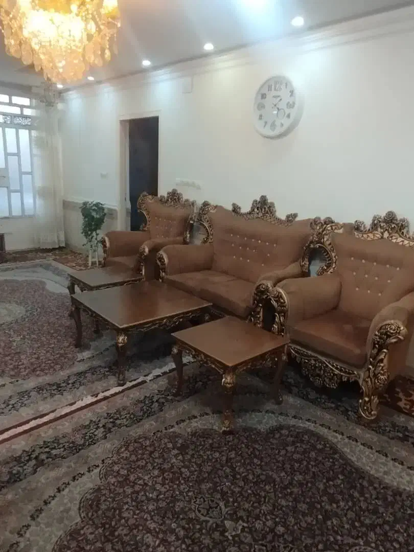 مبل سلطنتی.  ۹ نفره   سالم با ۳ تا گل میز|مبلمان خانگی و میز عسلی|اهواز, آریاشهر|دیوار