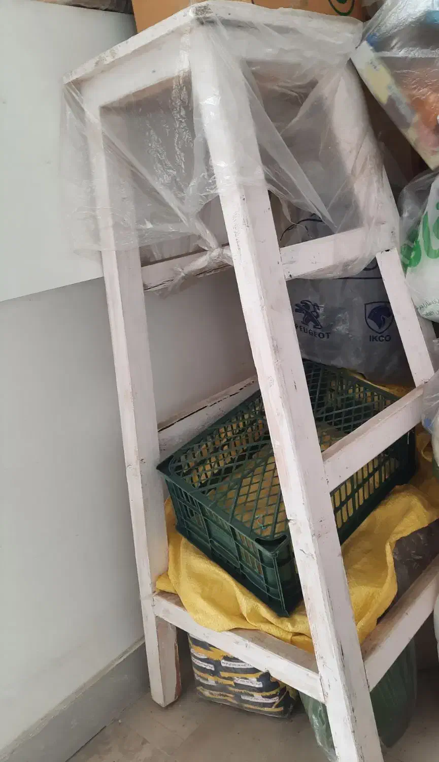 چهار پایه چوبی|صندلی و نیمکت|اردبیل, |دیوار