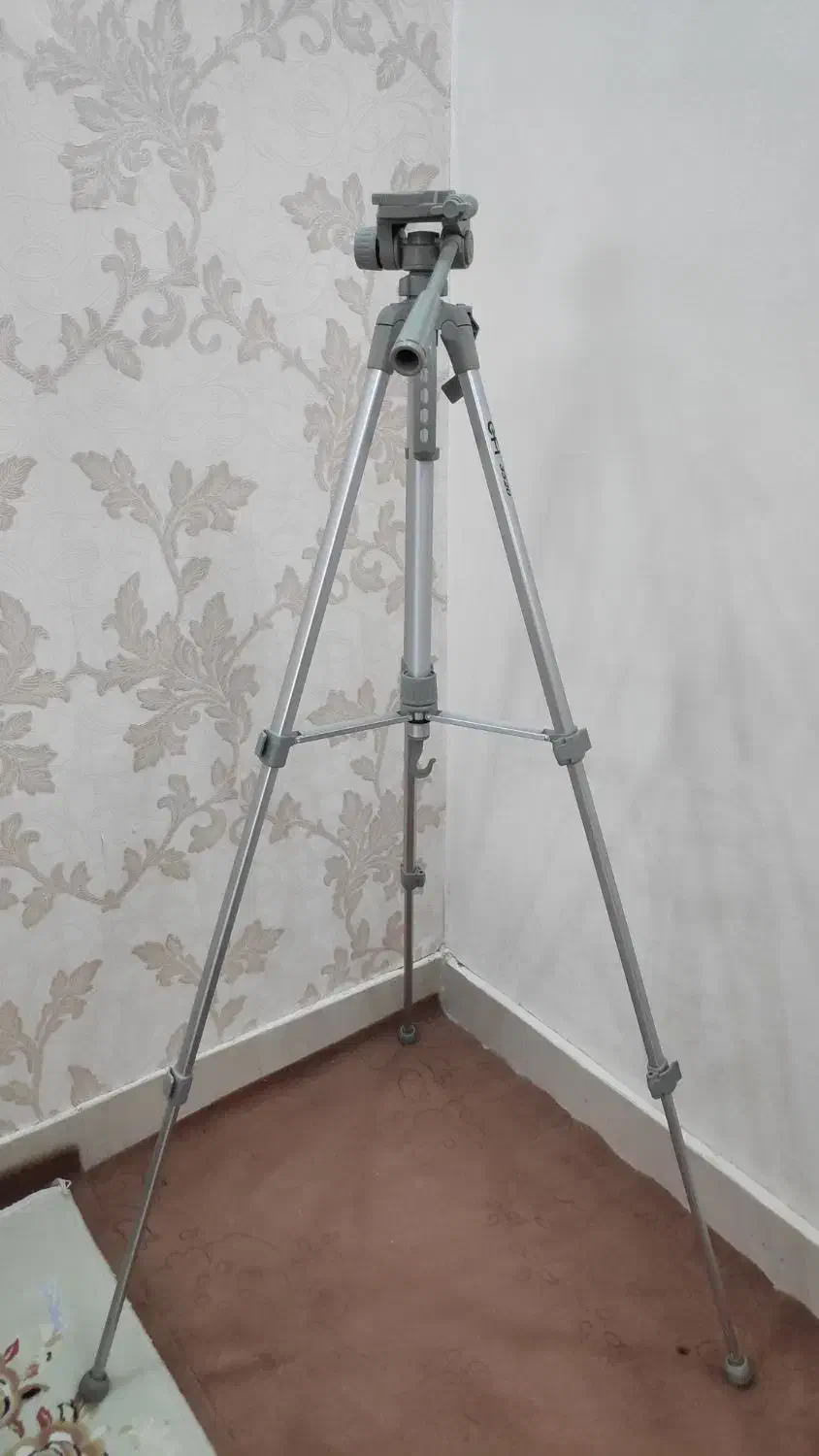 پایه دوربین|دوربین عکاسی و فیلمبرداری|تهران, نمایشگاه بین المللی|دیوار