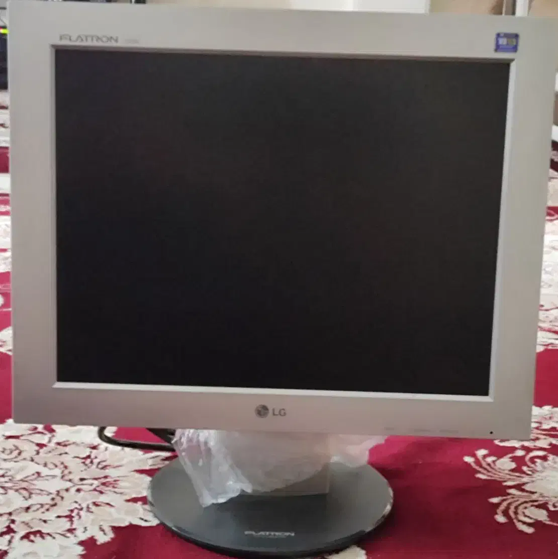 مانیتور LG|قطعات و لوازم جانبی رایانه|تهران, صاحب الزمان|دیوار