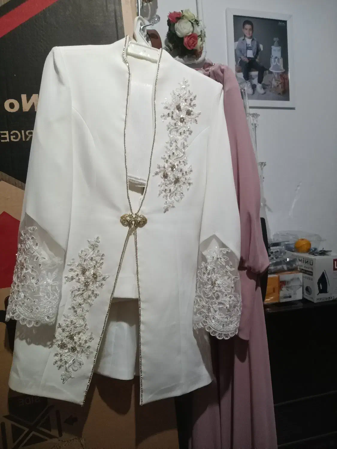 کت وشلوار|لباس|صحنه, |دیوار