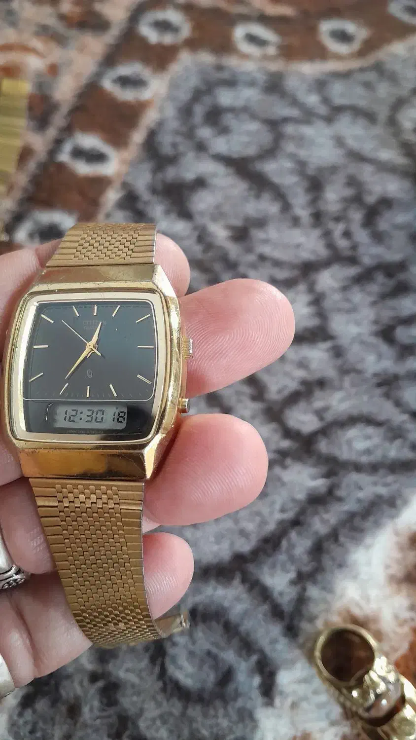 ساعت‌های ستیزن|ساعت|قصرشیرین, |دیوار