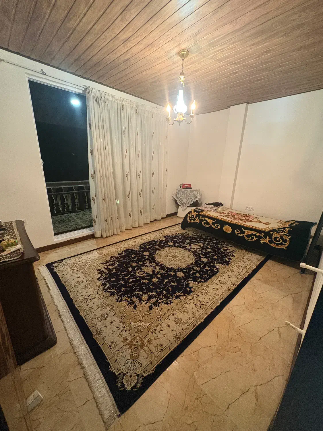 تخت و میز ارایش جوب گردو|تخت و سرویس خواب|آمل, |دیوار