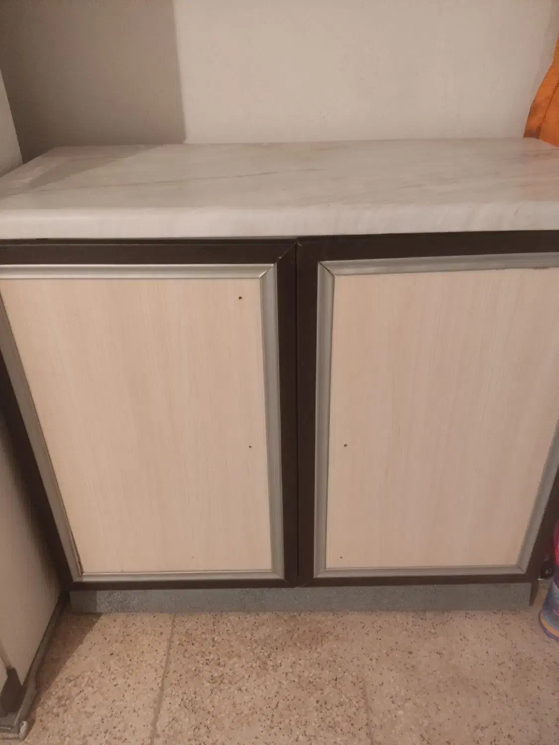 کابینت بدنه فلز محکم در چوبی|مبلمان خانگی و میز عسلی|نهاوند, |دیوار