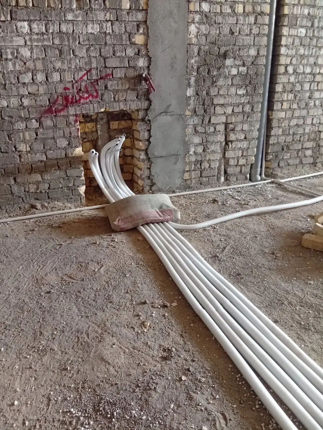 خدمات تاسیسات لوله کشی و نصب شیرآلات|خدمات پیشه و مهارت|کاشان, کارگر|دیوار