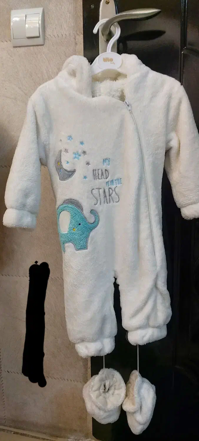 تعدادی لباس بچگانه در حد نو و کاملا تمیز|کفش و لباس بچه|اسلام‌شهر, شهرک لاله|دیوار