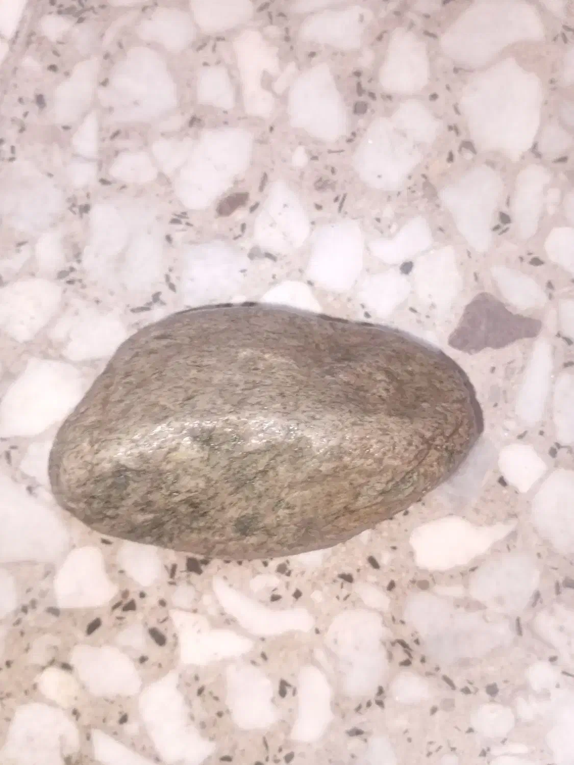 تعدادی سنگ ازقبیل شهاب وغیره.|جواهرات|رشت, پاستوریزه|دیوار