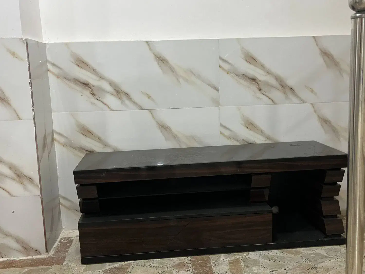 میزتلویزیون سالم در حد نو|میز تلویزیون|رشت, سلیمانداراب|دیوار