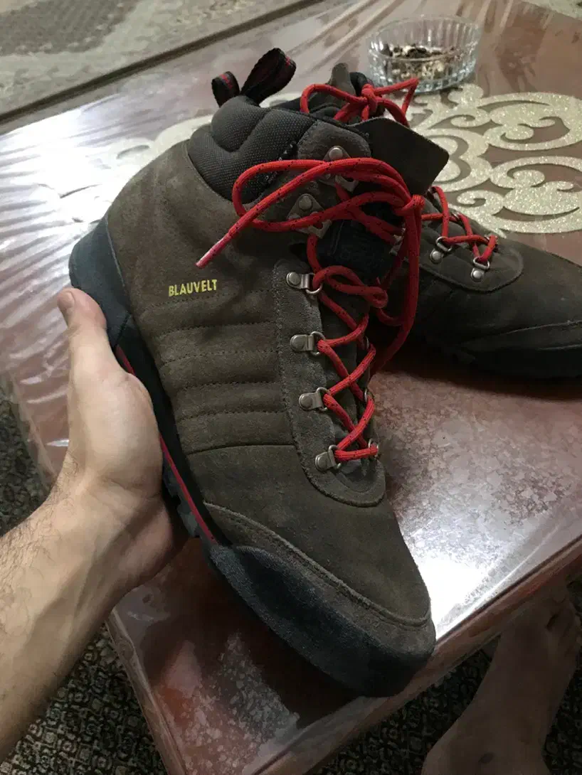 ۲عدد بوت اصلی اورجینال 44|کیف، کفش، کمربند|همدان, |دیوار