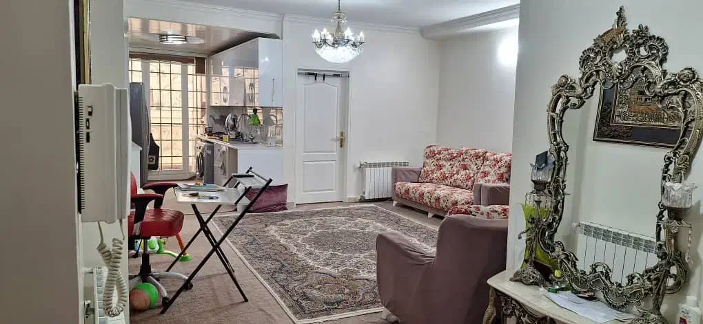 63مترطبقه1پارکینگ1خوابه آسانسور خ حیدری ک درختی