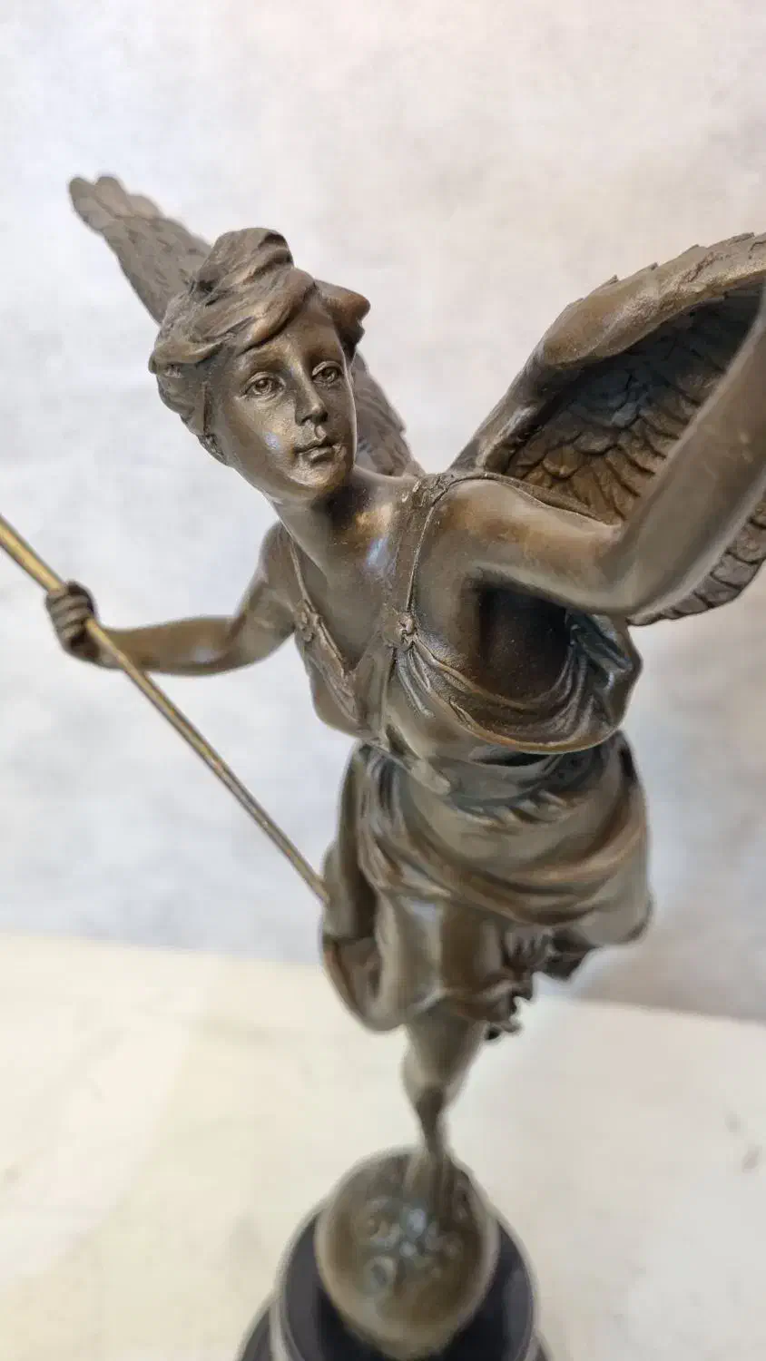 مجسمه برنزی نفیر|مجسمه، تندیس، ماکت|تهران, فردوسی|دیوار