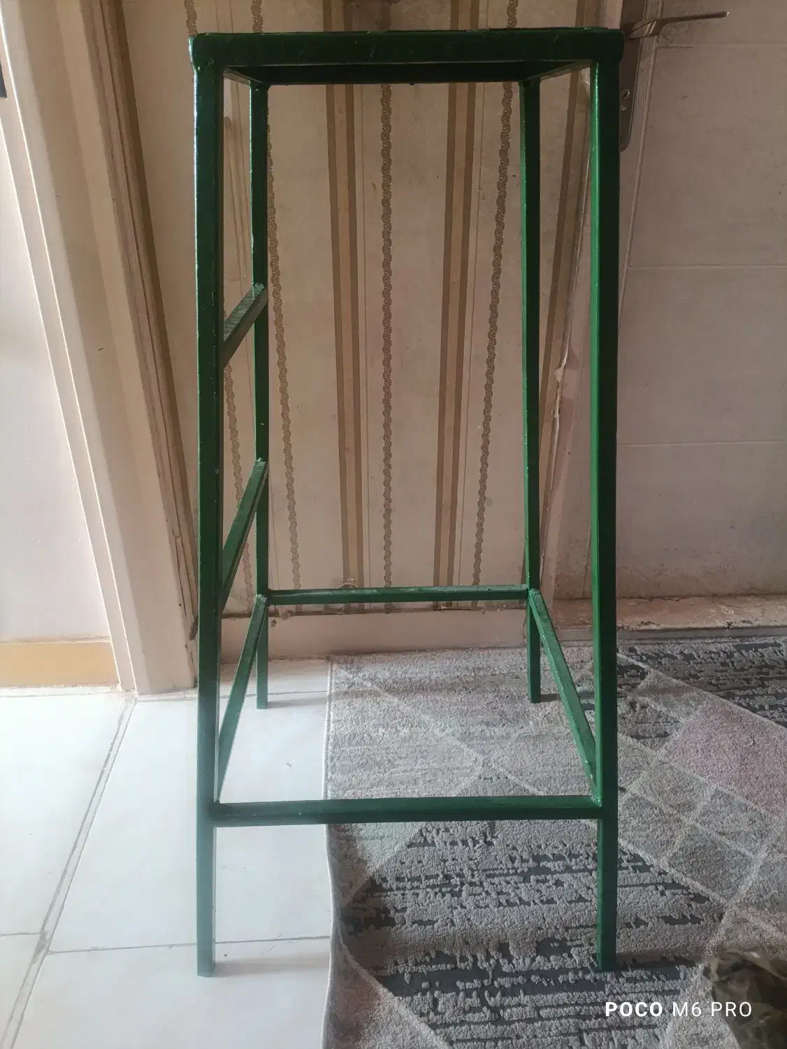 چهارپایه فلزی از جنس آهن محکم و سالم|مبلمان خانگی و میز عسلی|ری, هاشمآباد|دیوار