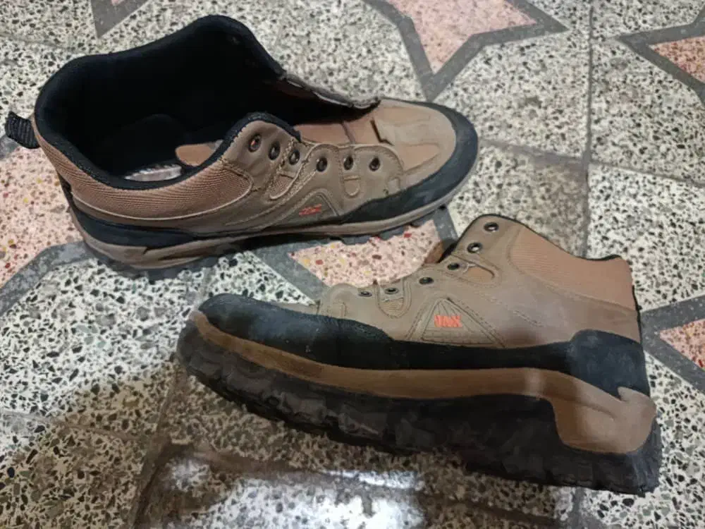 کفش نیم بوت و کفش کوهنوردی|کیف، کفش، کمربند|دورود, |دیوار