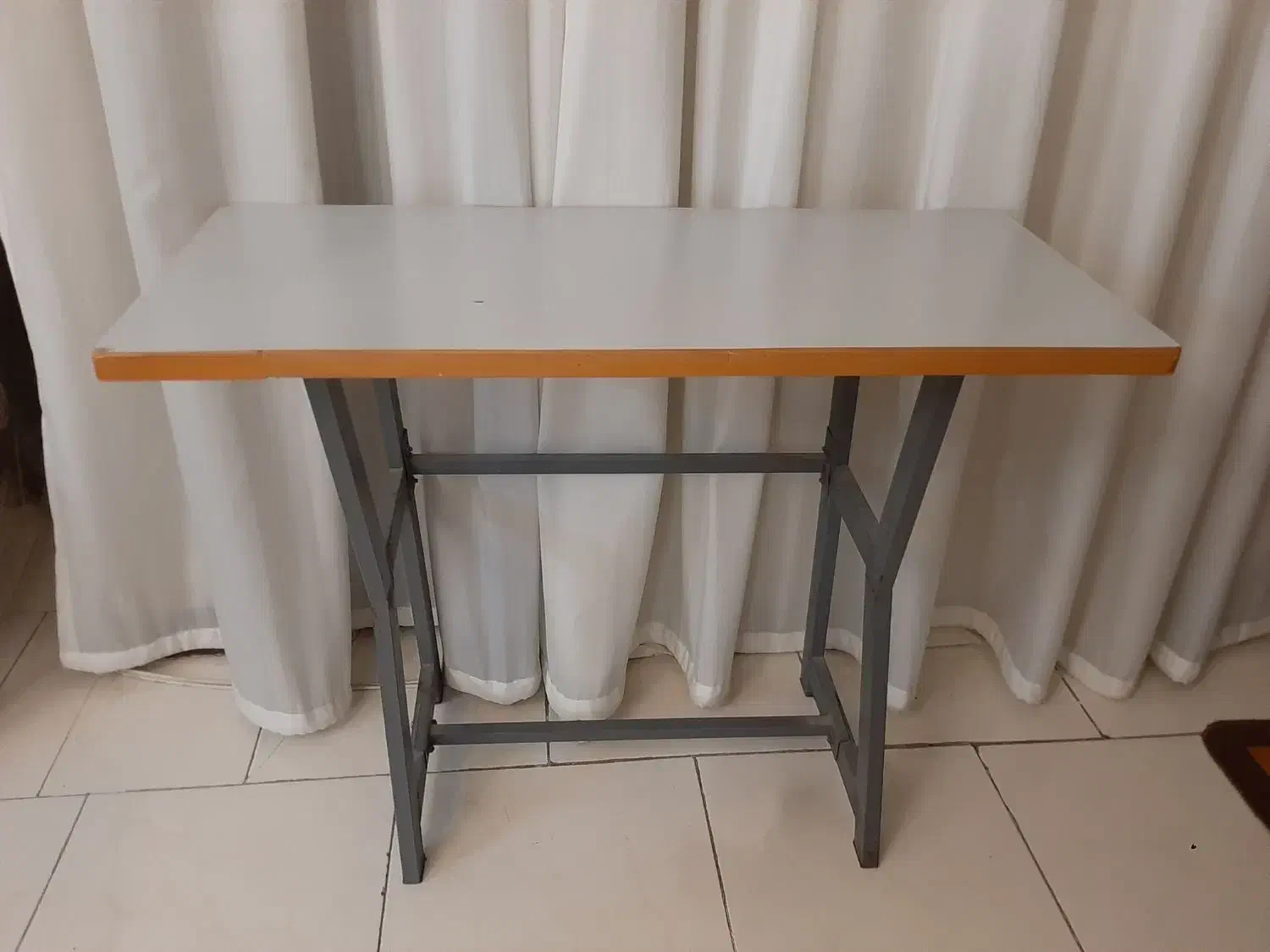 میز چرخ خیاطی|لوازم خیاطی و بافتنی|فردیس, ثابتی|دیوار