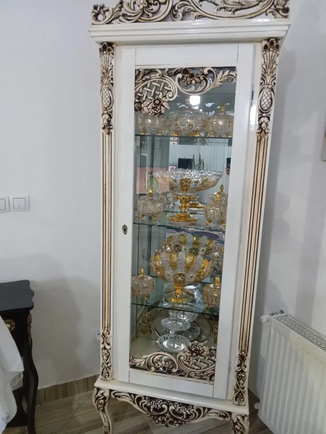 بوفه ،ویترین کاملا سالم آیینه اصلا کدر نیست|بوفه، ویترین، کنسول|اردبیل, |دیوار