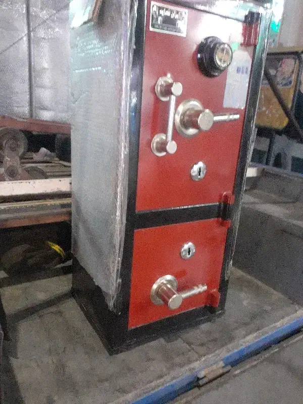 فروش 3عدد گاوصندوق  مانده نمی خوام برگرده تهران|فروشگاه و مغازه|آباده, |دیوار