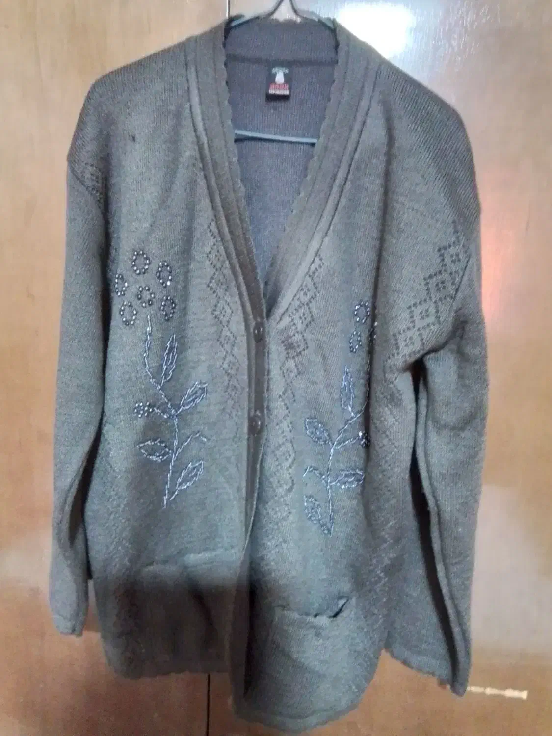 در حد نو پوشیده نشده|لباس|شیراز, امام حسین|دیوار