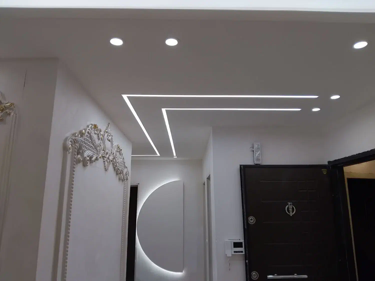 سیم کشی ساختمان برق کاری هالوژن وریسه ولایت نوری|خدمات پیشه و مهارت|اردبیل, |دیوار