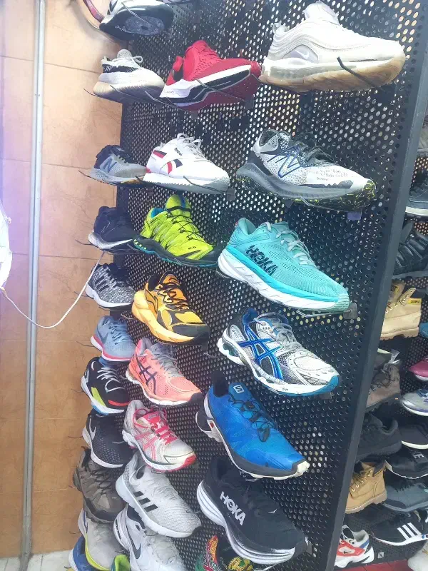 کتونی اورج|کیف، کفش، کمربند|رشت, چله خانه|دیوار