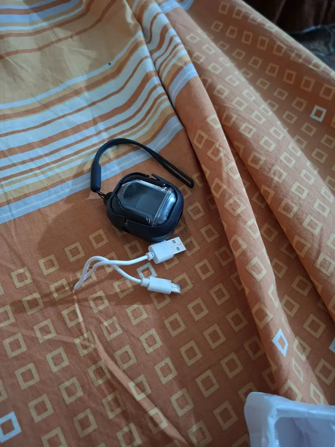 یک عدد ایر پاد به همراه کابل|لوازم جانبی موبایل و تبلت|گنبد کاووس, |دیوار