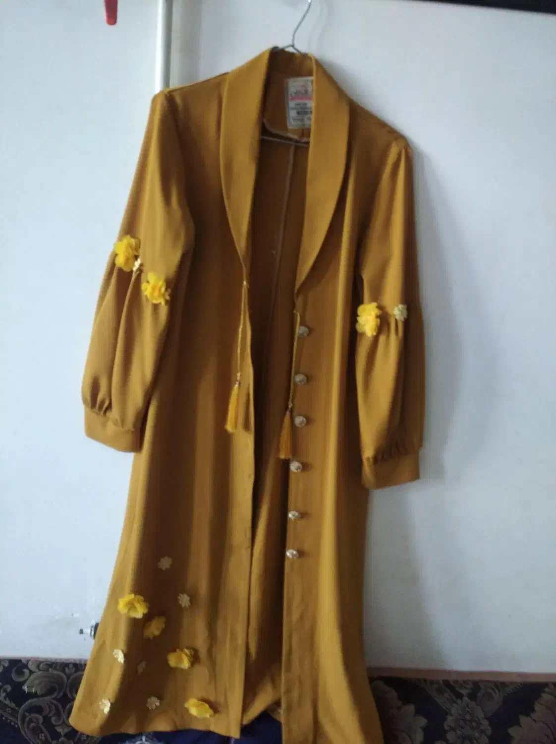 مانتو مجلسی کم پوشیده شده|لباس|شیراز, مسلم|دیوار