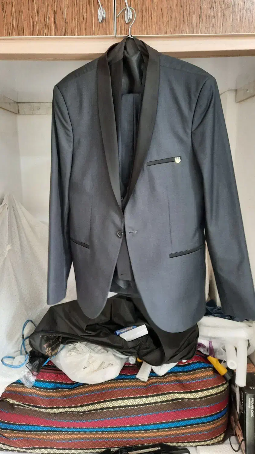 کت شلوار فقط یک بار پوشیده شده|لباس|شوش, |دیوار