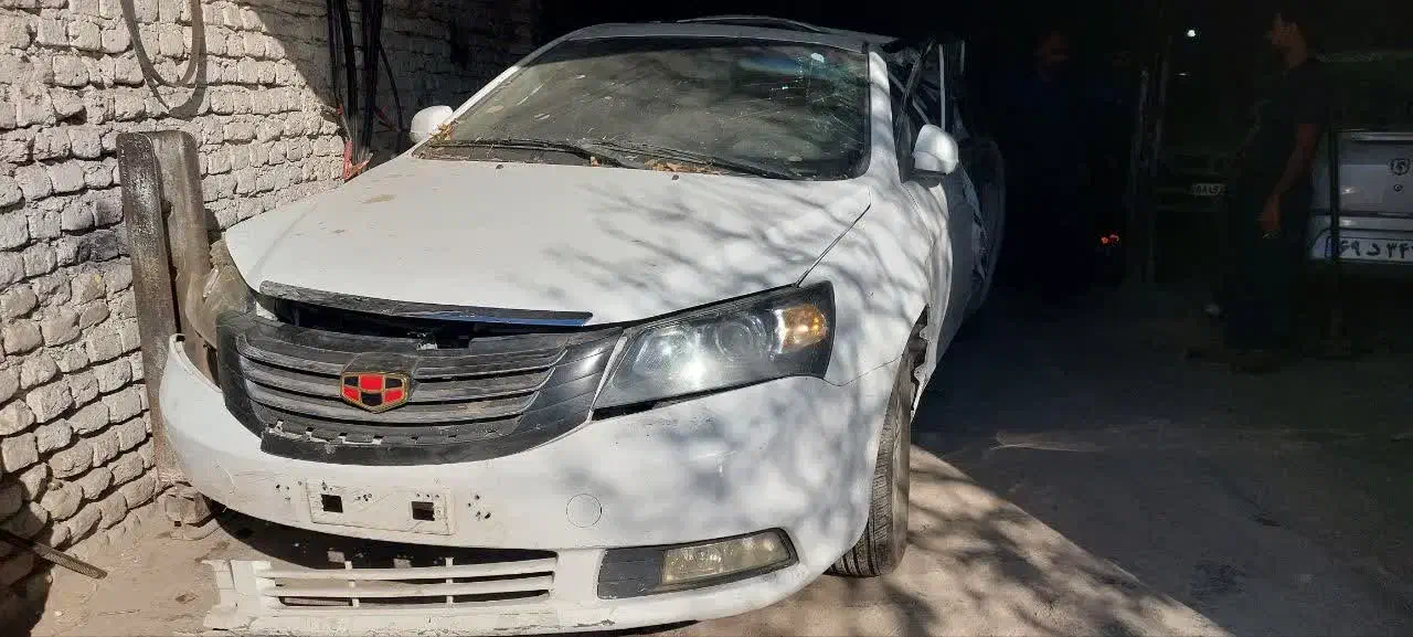 جیلی امگرند 2013 دنده ای سفید تصادفی|خودرو سواری و وانت|مشهد, خاتم الانبیا|دیوار