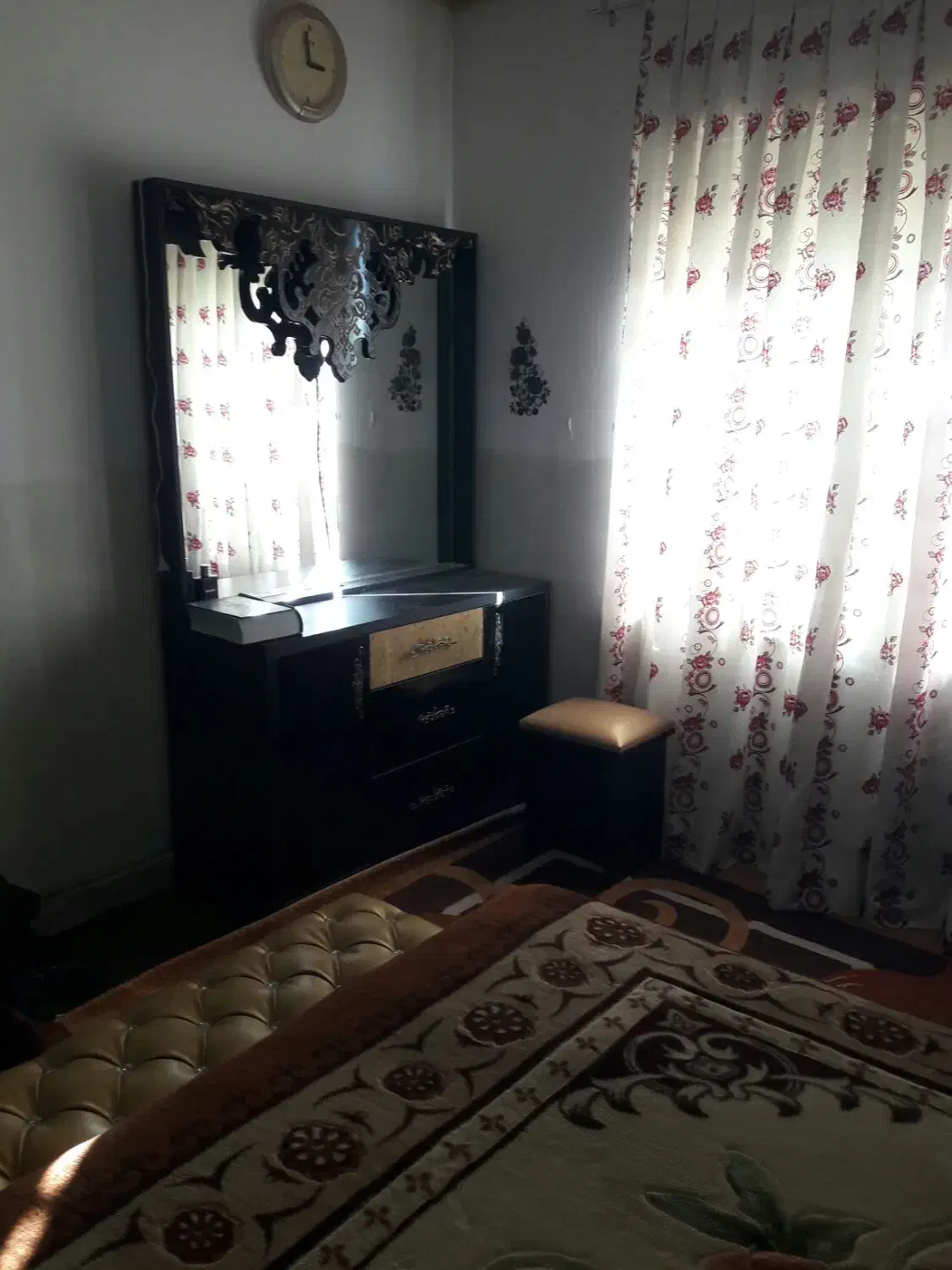 سرویس خواب|تخت و سرویس خواب|شاهین‌شهر, گزبرخوار|دیوار