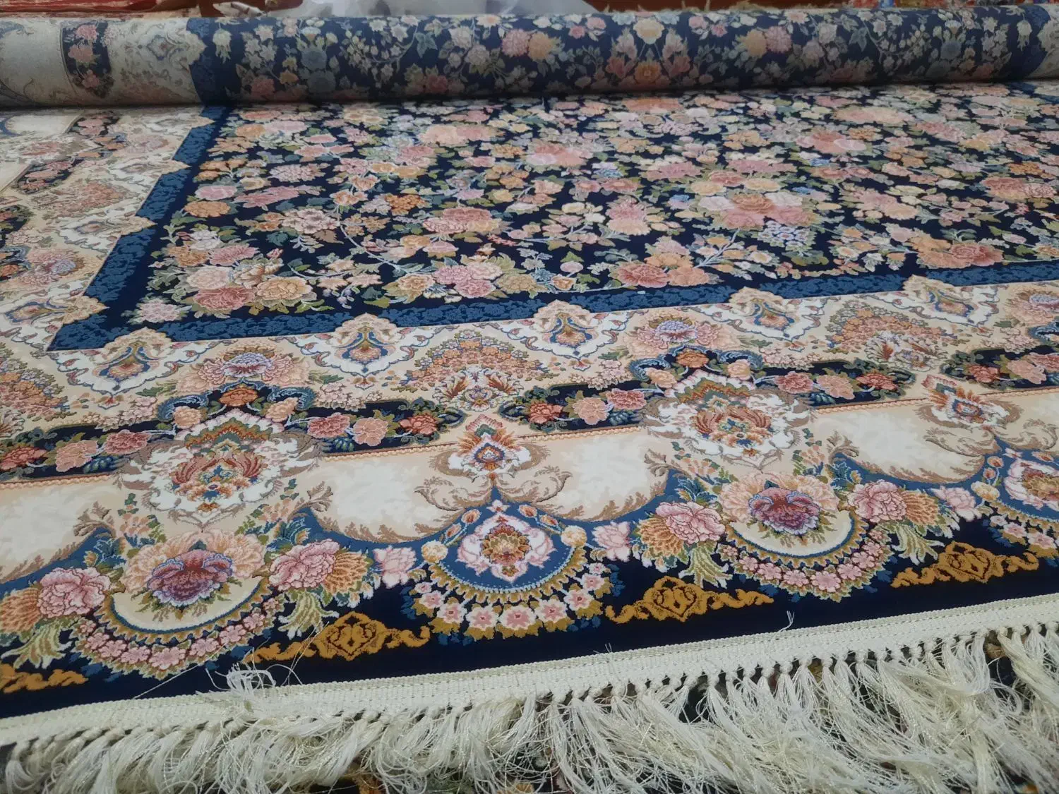 فرش ۱۲۰۰شانه ماهریس|فرش|حمیدیه, |دیوار