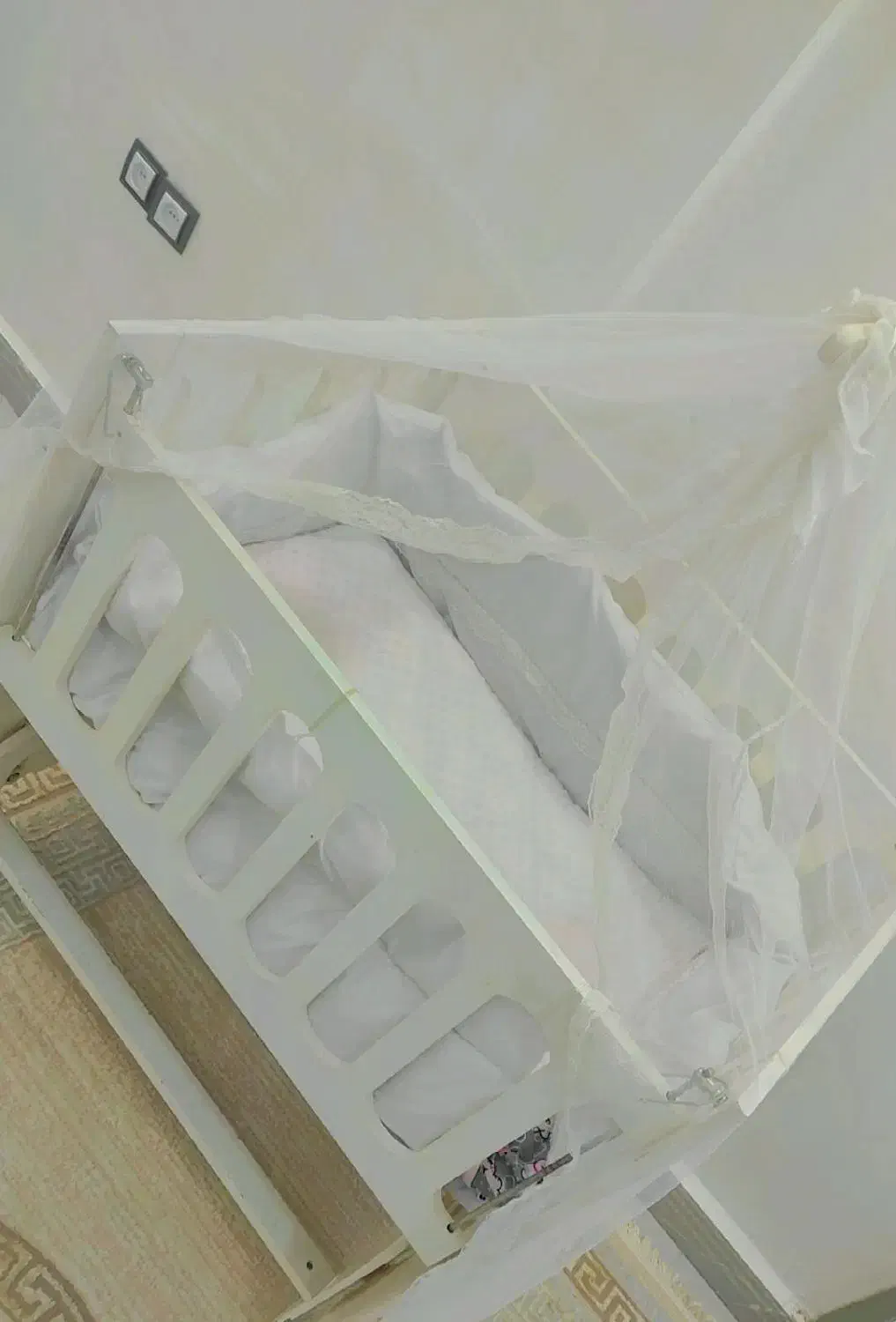 تخت نوزاد کنار مادر|تخت و سرویس خواب|شوش, |دیوار