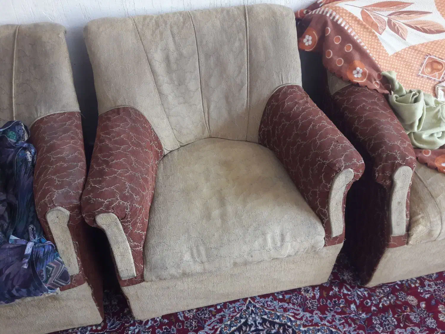 مبل 4نفره .کازرون|مبلمان خانگی و میز عسلی|شیراز, فخرآباد (دروازه کازرون)|دیوار
