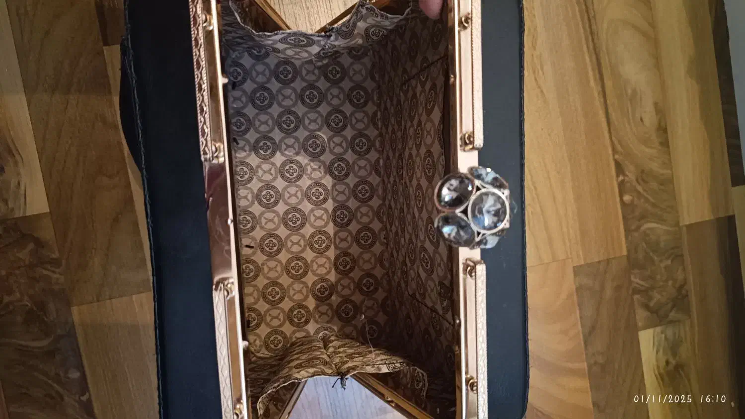 کیف مجلسی|کیف، کفش، کمربند|تبریز, |دیوار